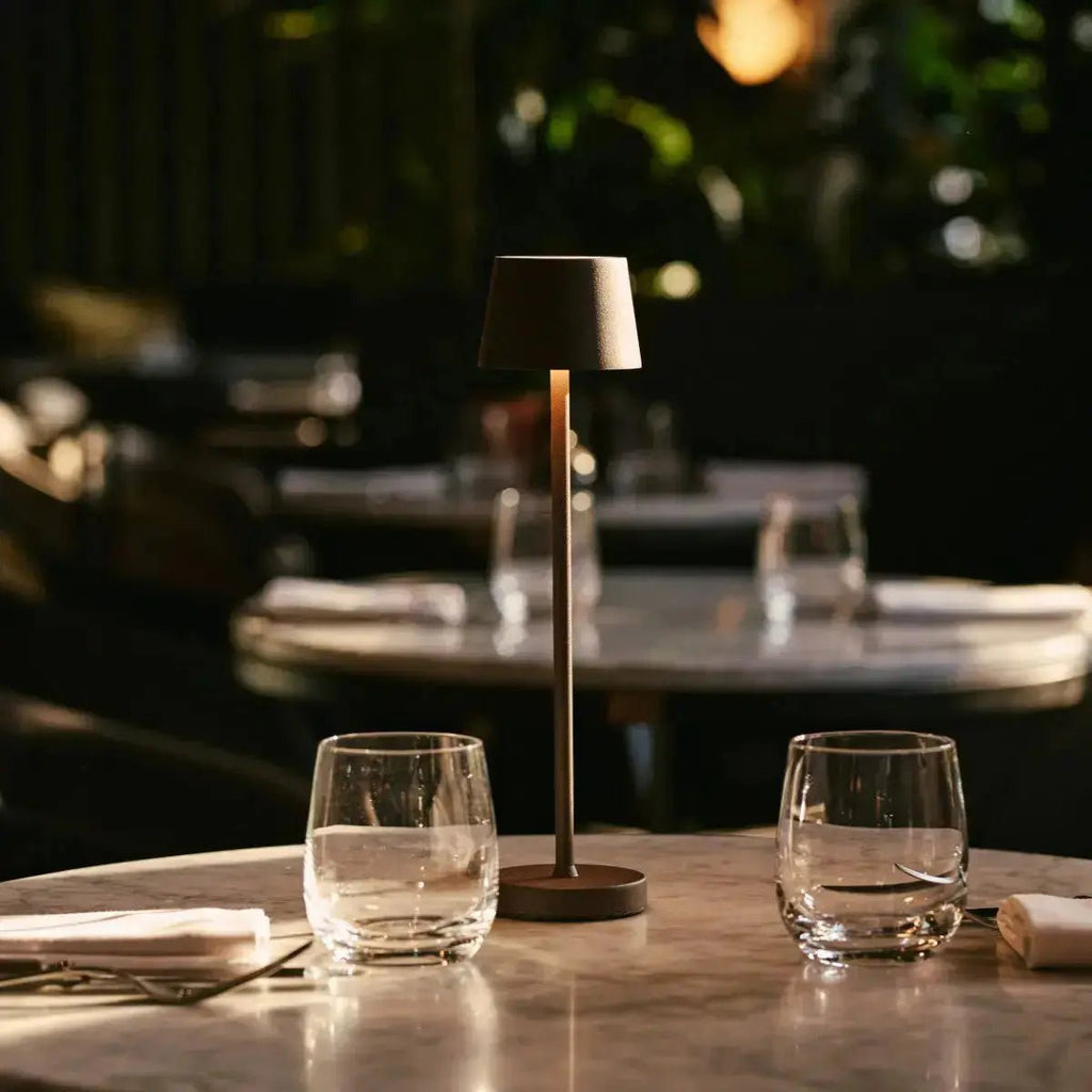 Vondel IP54 rated lamp splash-resistant outdoor use