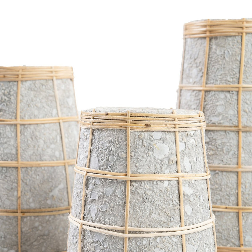 Die Cutie Vase aus Beton und Rattan