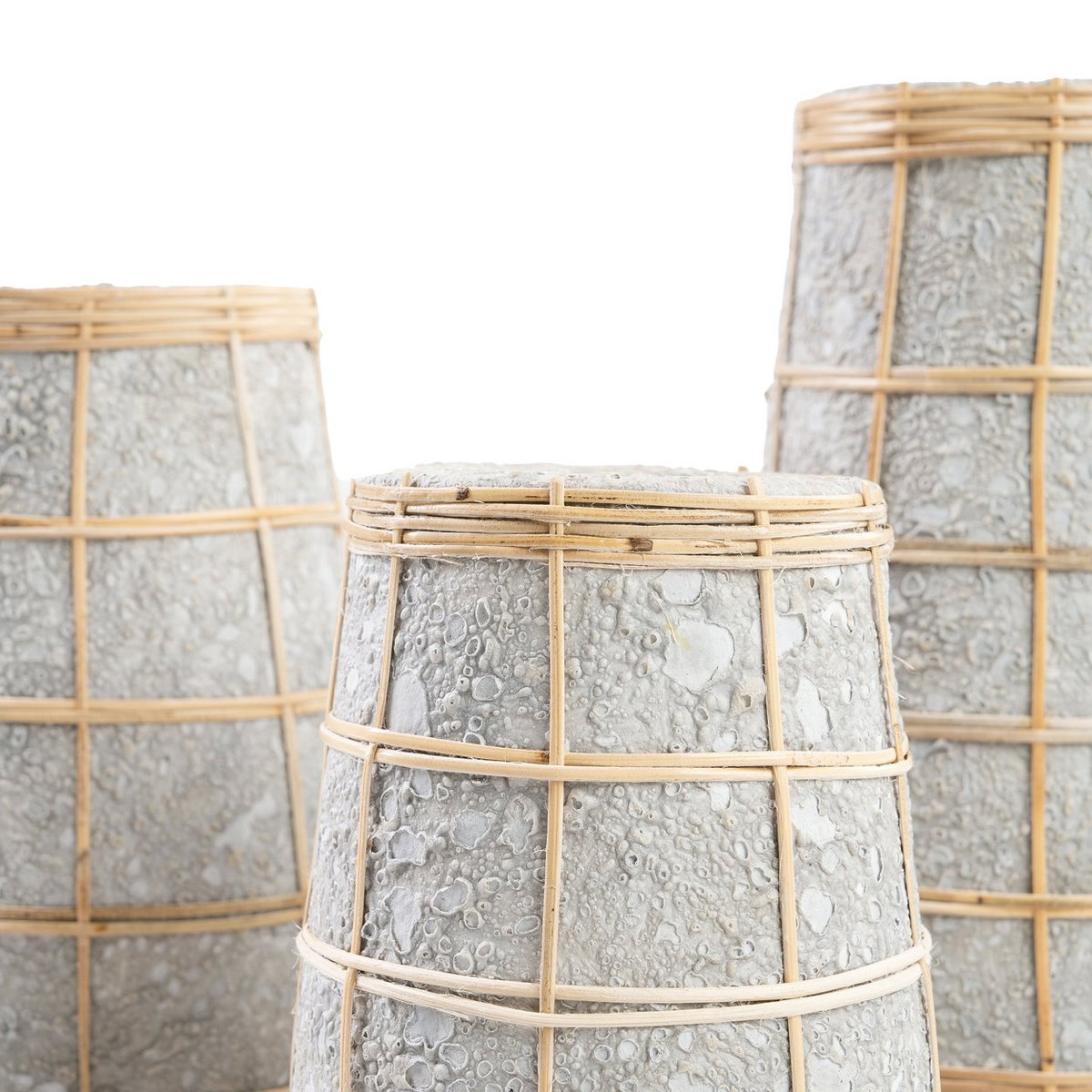 Die Cutie Vase aus Beton und Rattan