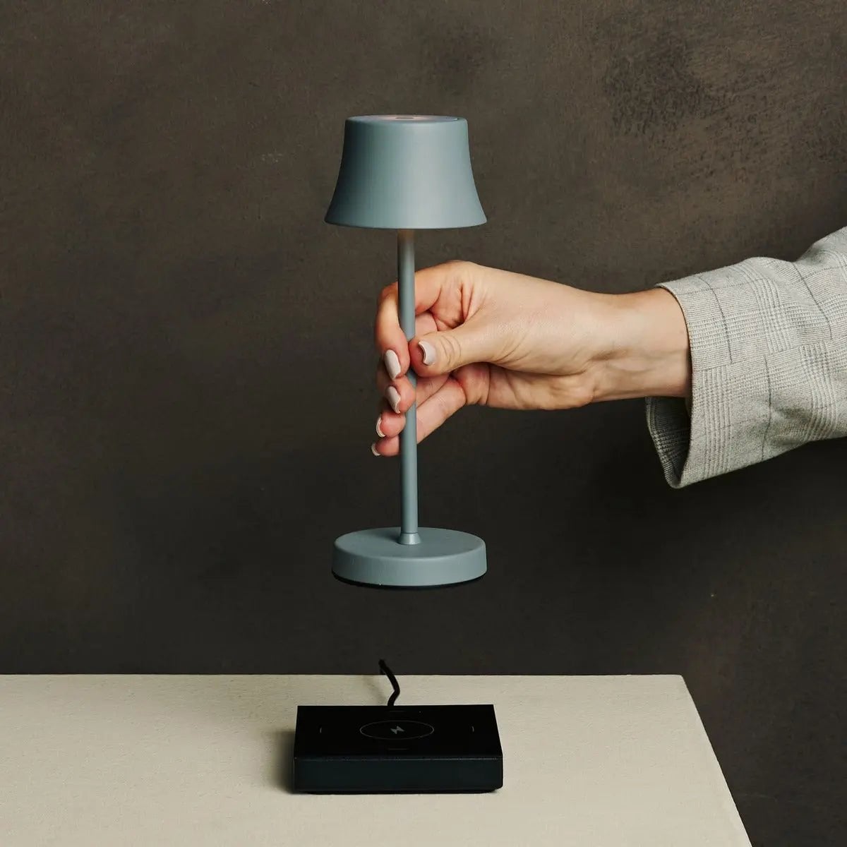 De Pijp rechargeable lamp on dining table with warm candlelight mode
