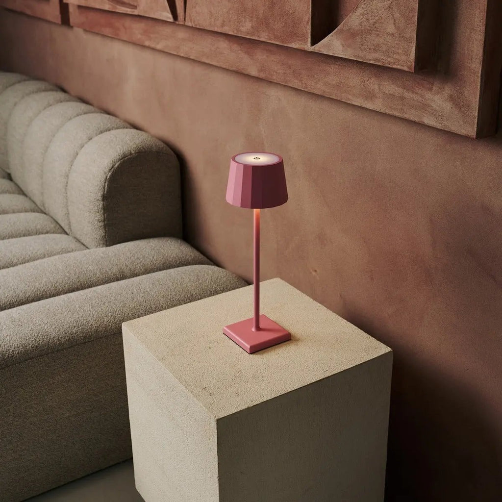 Wouter metal lamp USB-C charging port detail