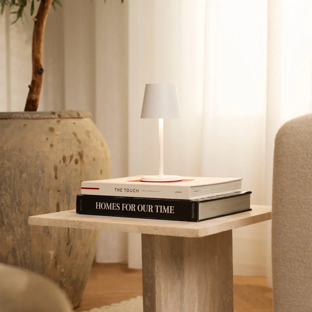 Pavo white metal rechargeable cordless table lamp