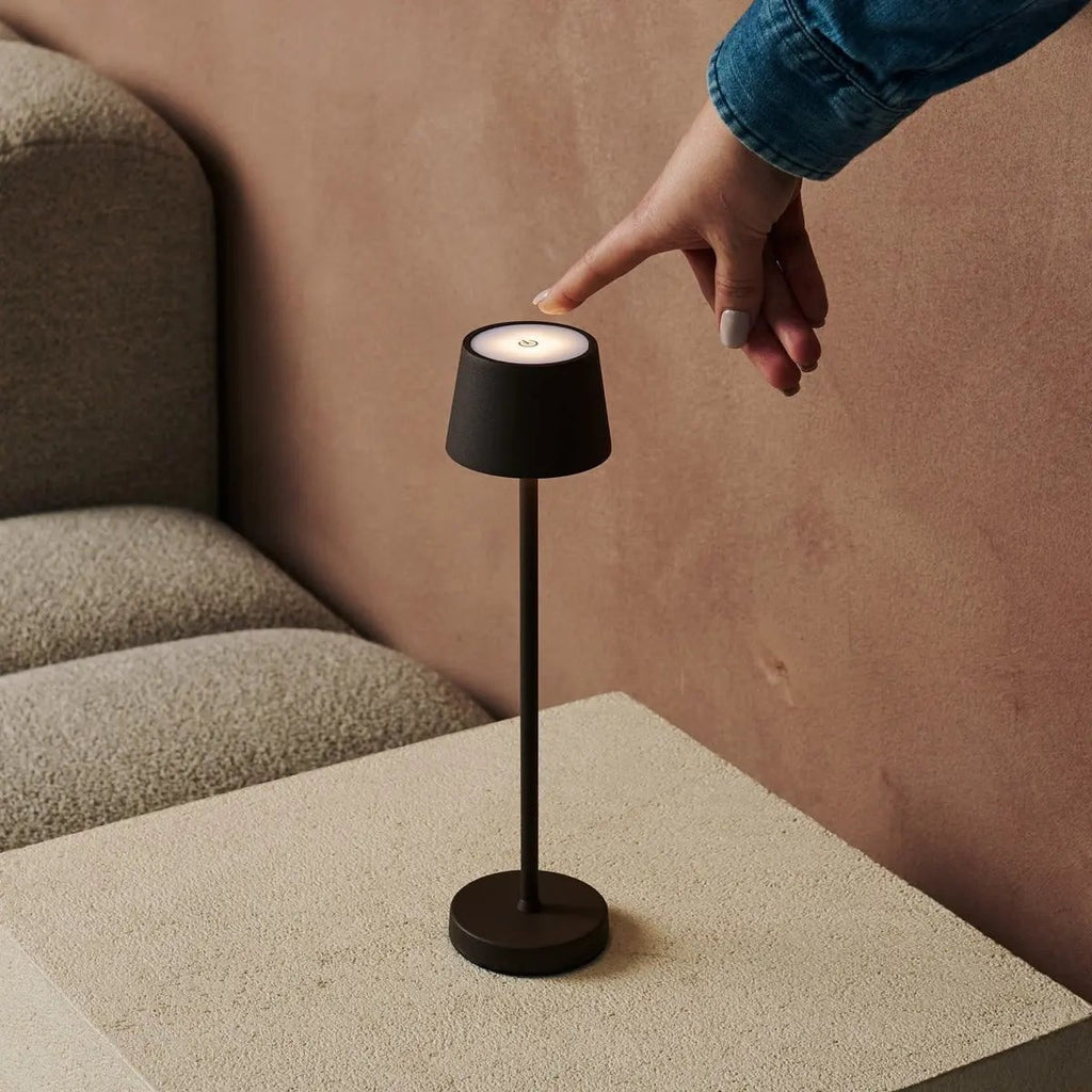 Vondel rechargeable lamp detail of base and proportions