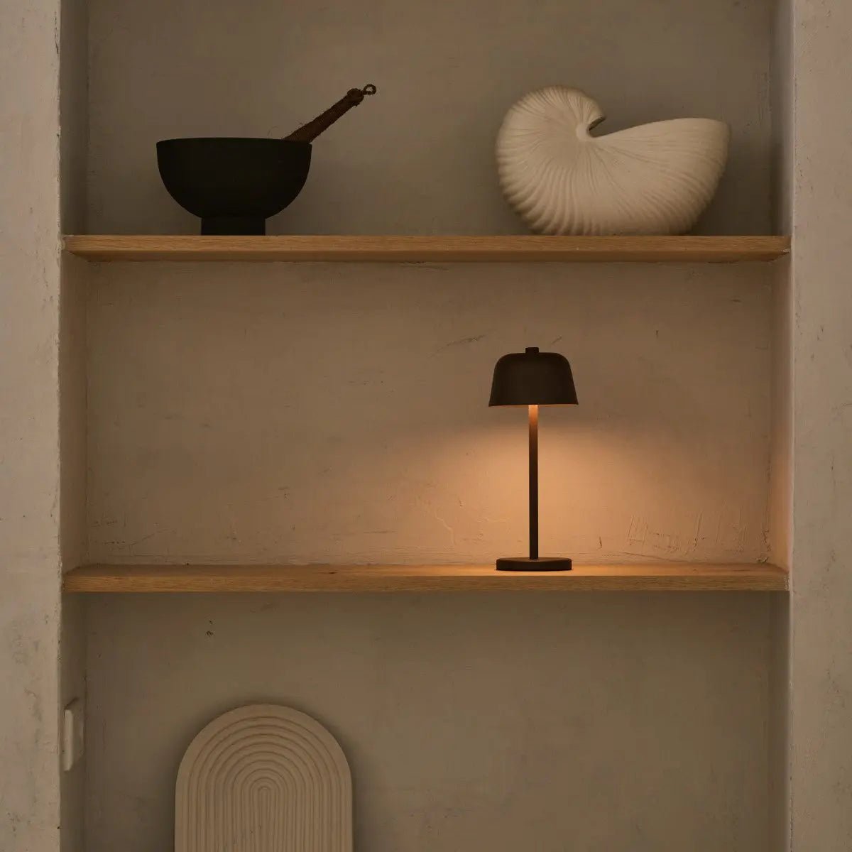 Dael rechargeable lamp touch-dim function close-up