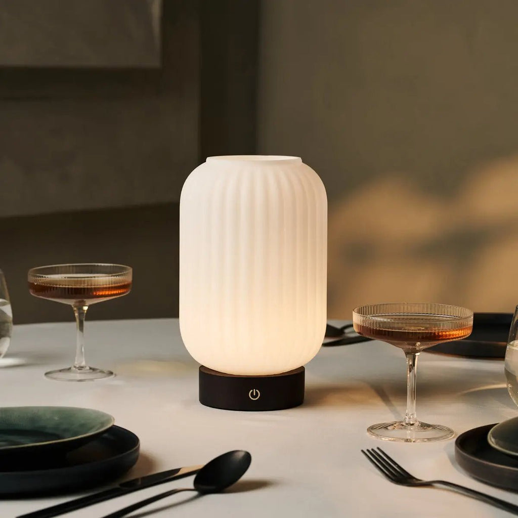 Lilly wood glass lamp USB-C charging detail