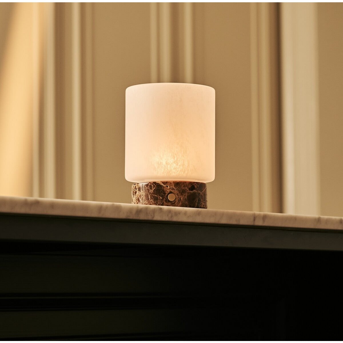 Cuyp marble lamp glass shade light diffusion detail