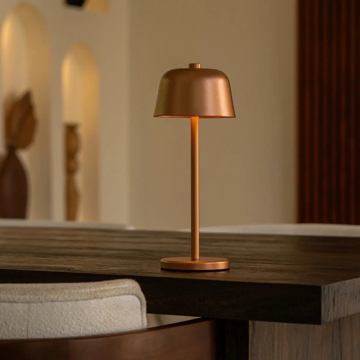 Fenn rechargeable lamp touch-dim function close-up