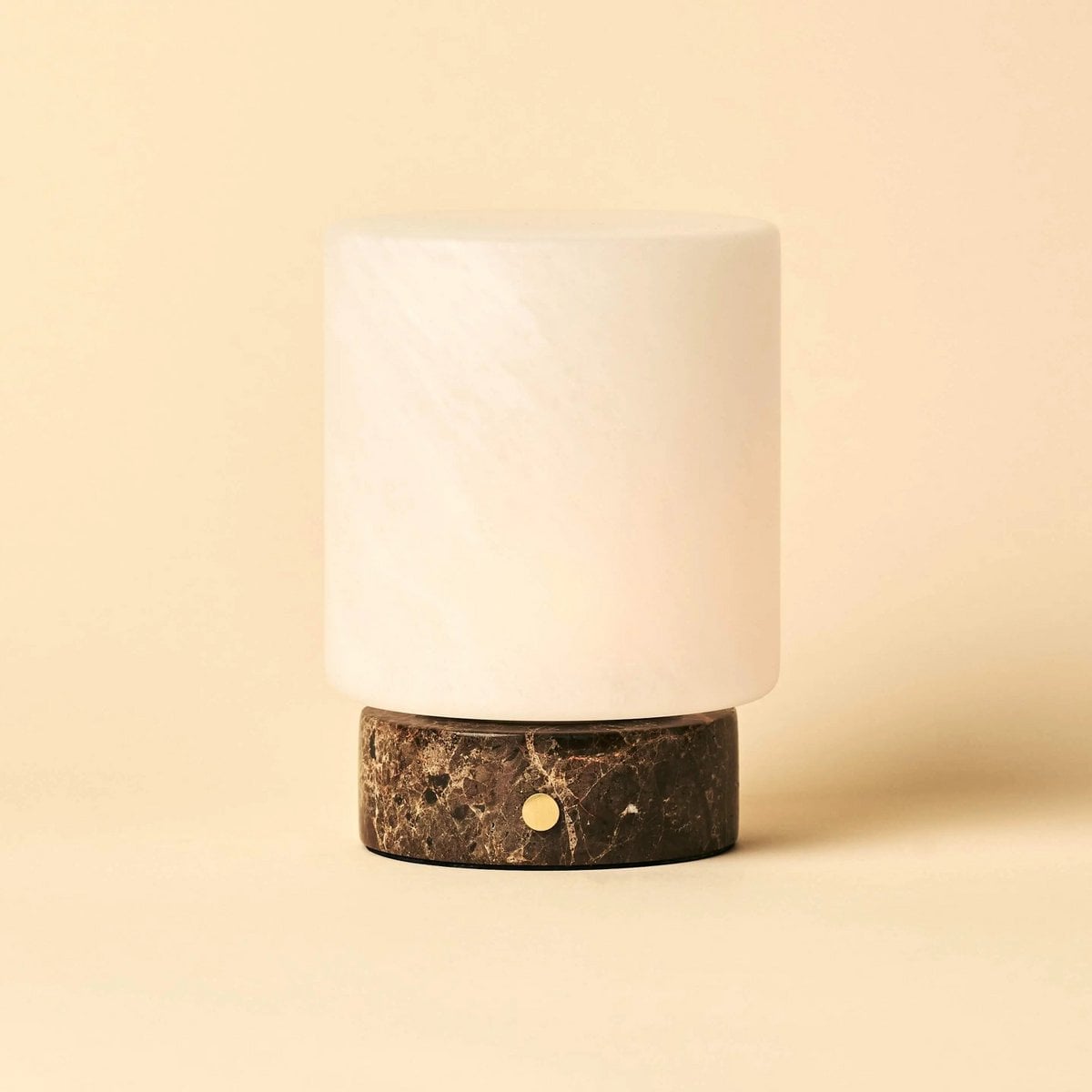 Cuyp cordless lamp in living room console