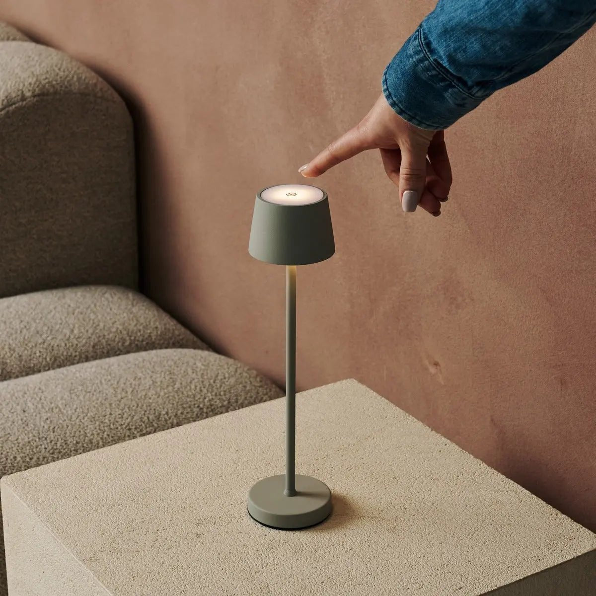 Vondel lamp close-up shadow grey finish and touch base