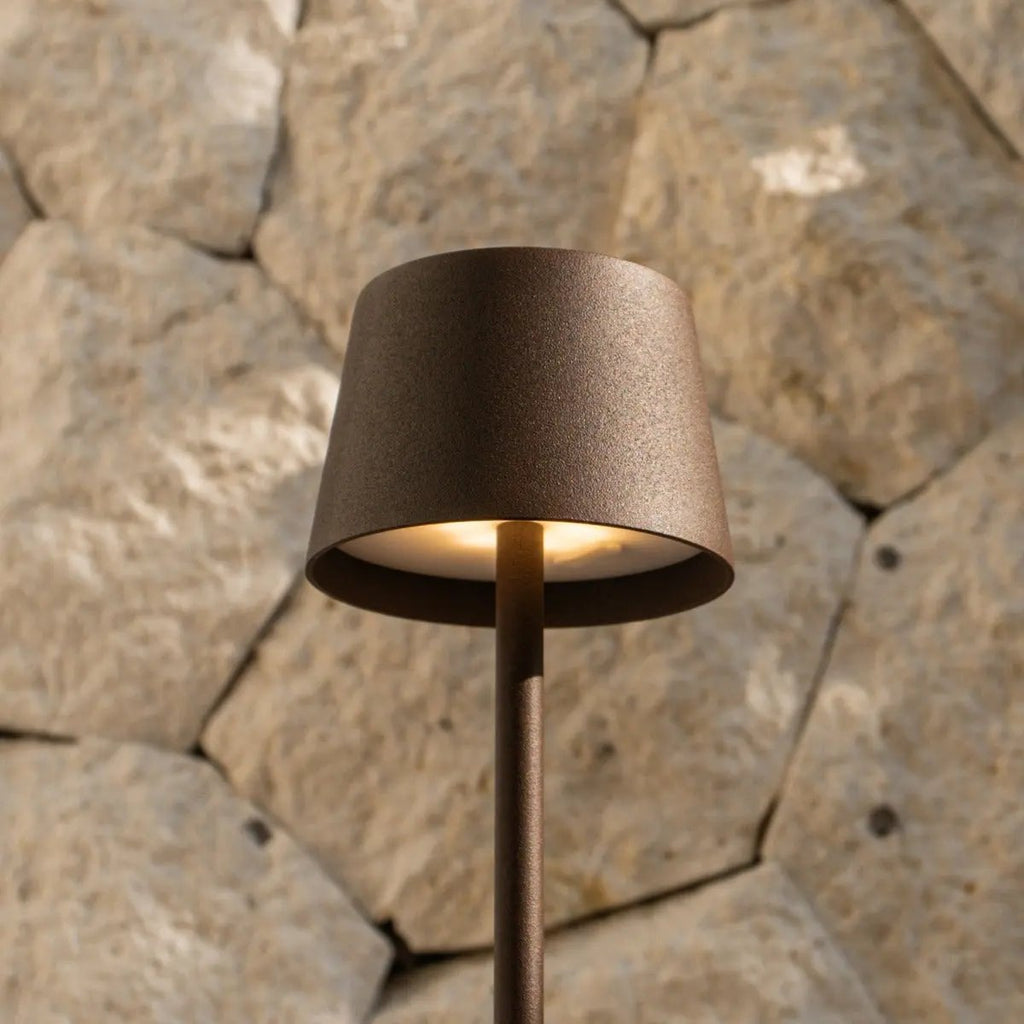 Vondel cordless table lamp with USB-C charging cable