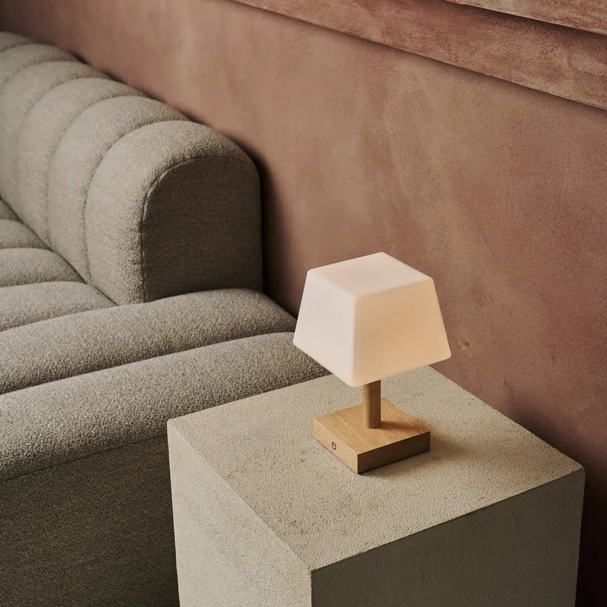 Tommy rechargeable lamp touch-dim control close-up